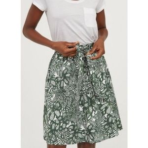H&M leaf print skirt with tie waist, NWT